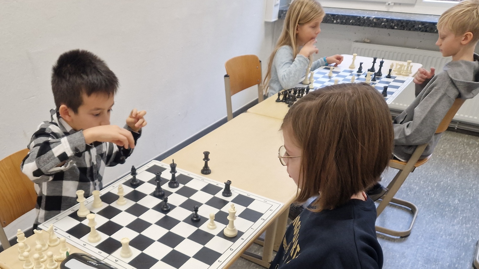 Königsmord am KWG – Kreismeisterschaft im Schach begeistert 120 junge Talente