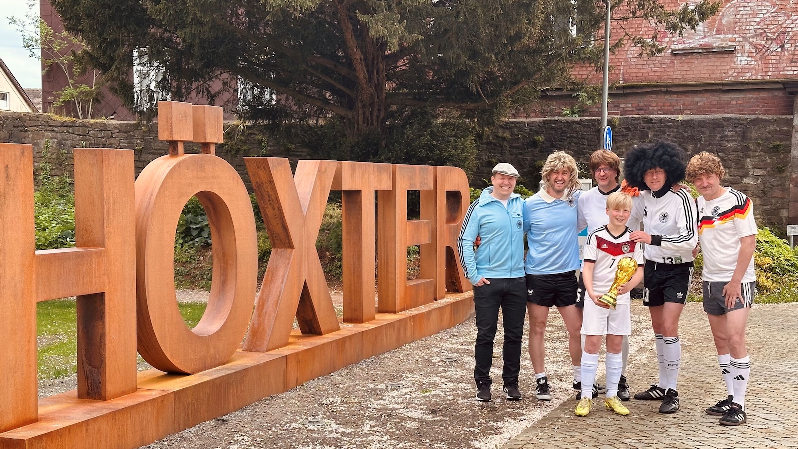 Fußballfest zum WM-Start: Höxteraner DFB-Legenden laden zum großen Fußballtag mit Public Viewing ins Bolzano ein
