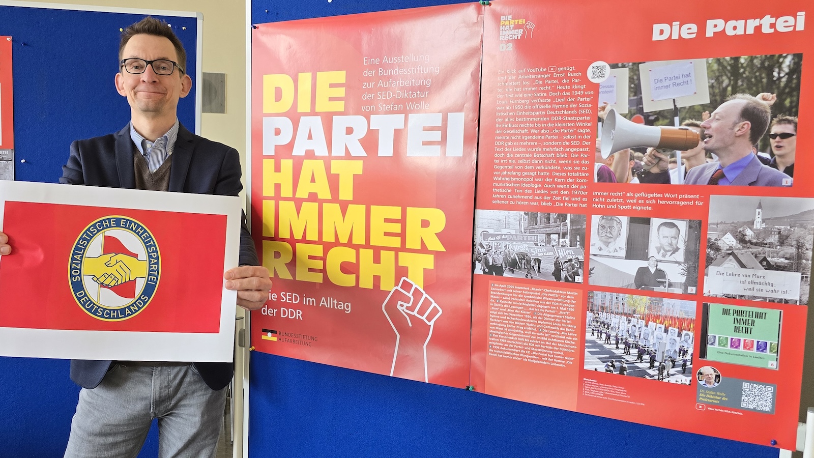 „Die Partei hat immer recht“  VHS zeigt Ausstellung über Macht und Kontrolle in der DDR 