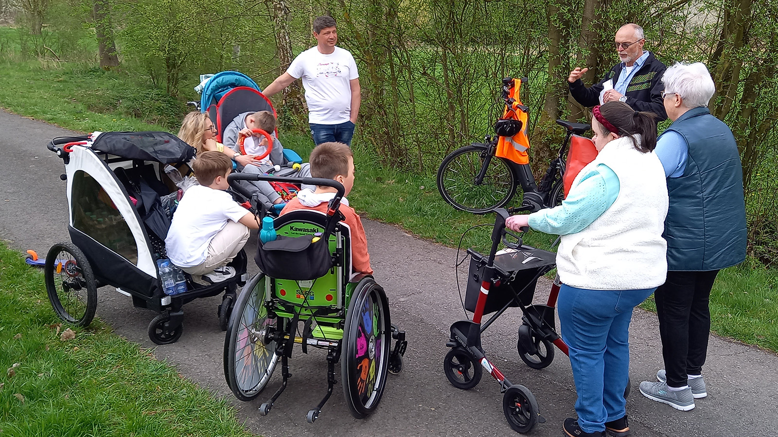 Inklusiver Verein Wir! So besonders! e.V. wandert barrierefrei durch das Borgentreicher Liebestal