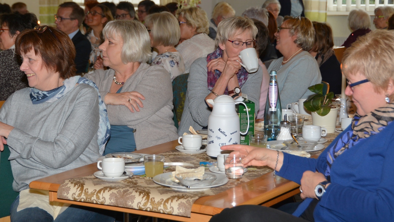 Frauenfrühstück mit Musik und Literatur in Höxter am 14. März