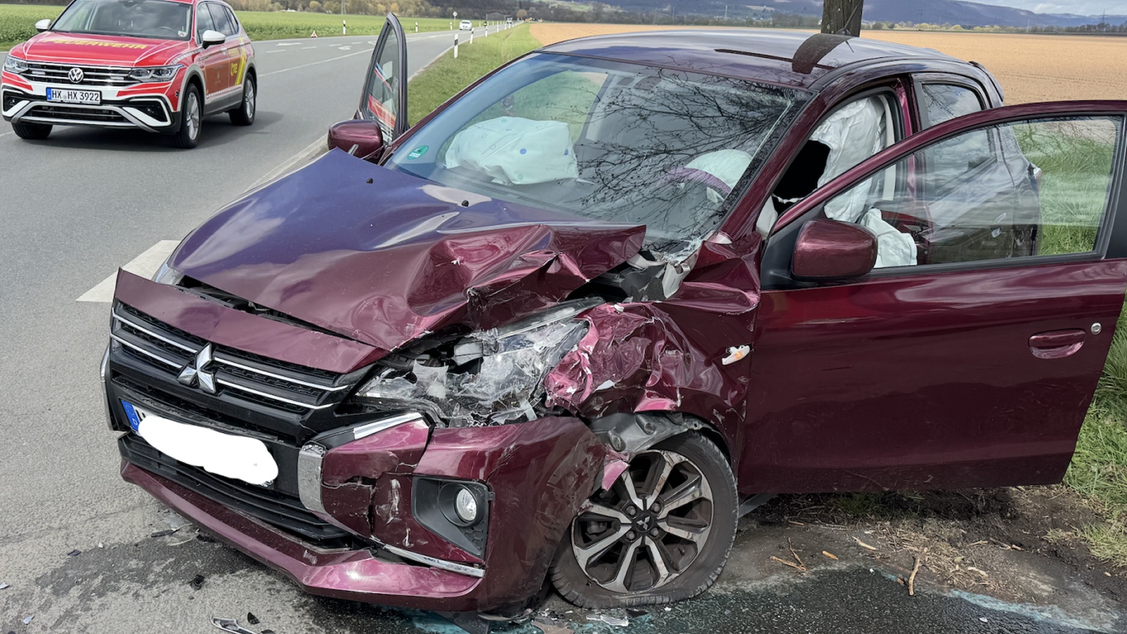 Kollision an der Abfahrt „Zur Lüre“: Zwei Verletzte und Vollsperrung nach Unfall in Höxter